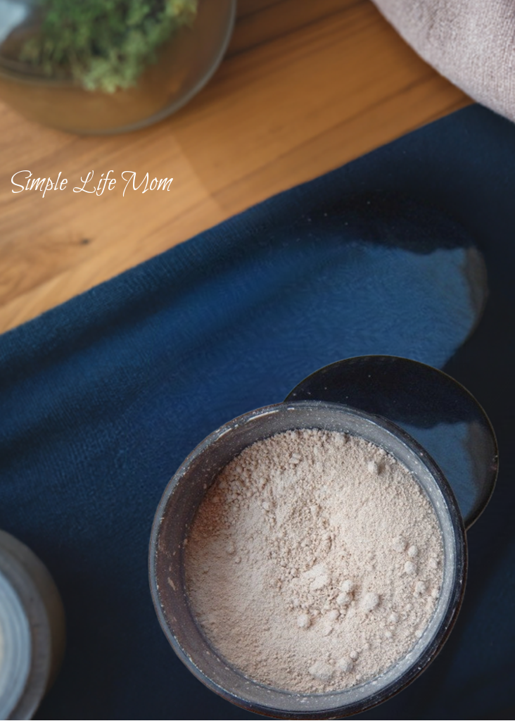 NATURAL FINISHING POWDER - Loose, organic, clay mineral translucent foundation, natural makeup, concealer